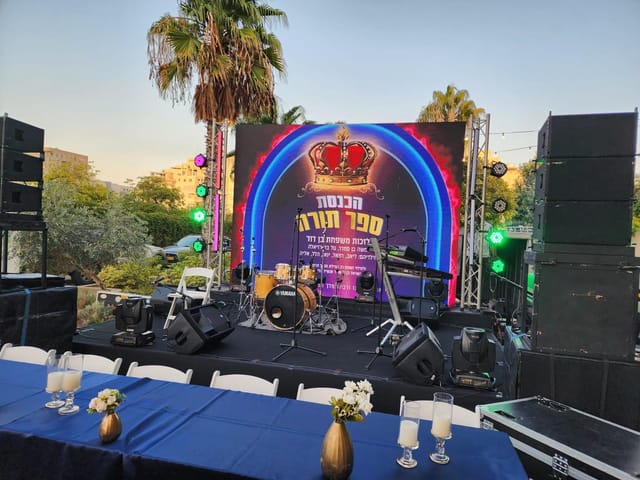 לפני שהקהל מגיע